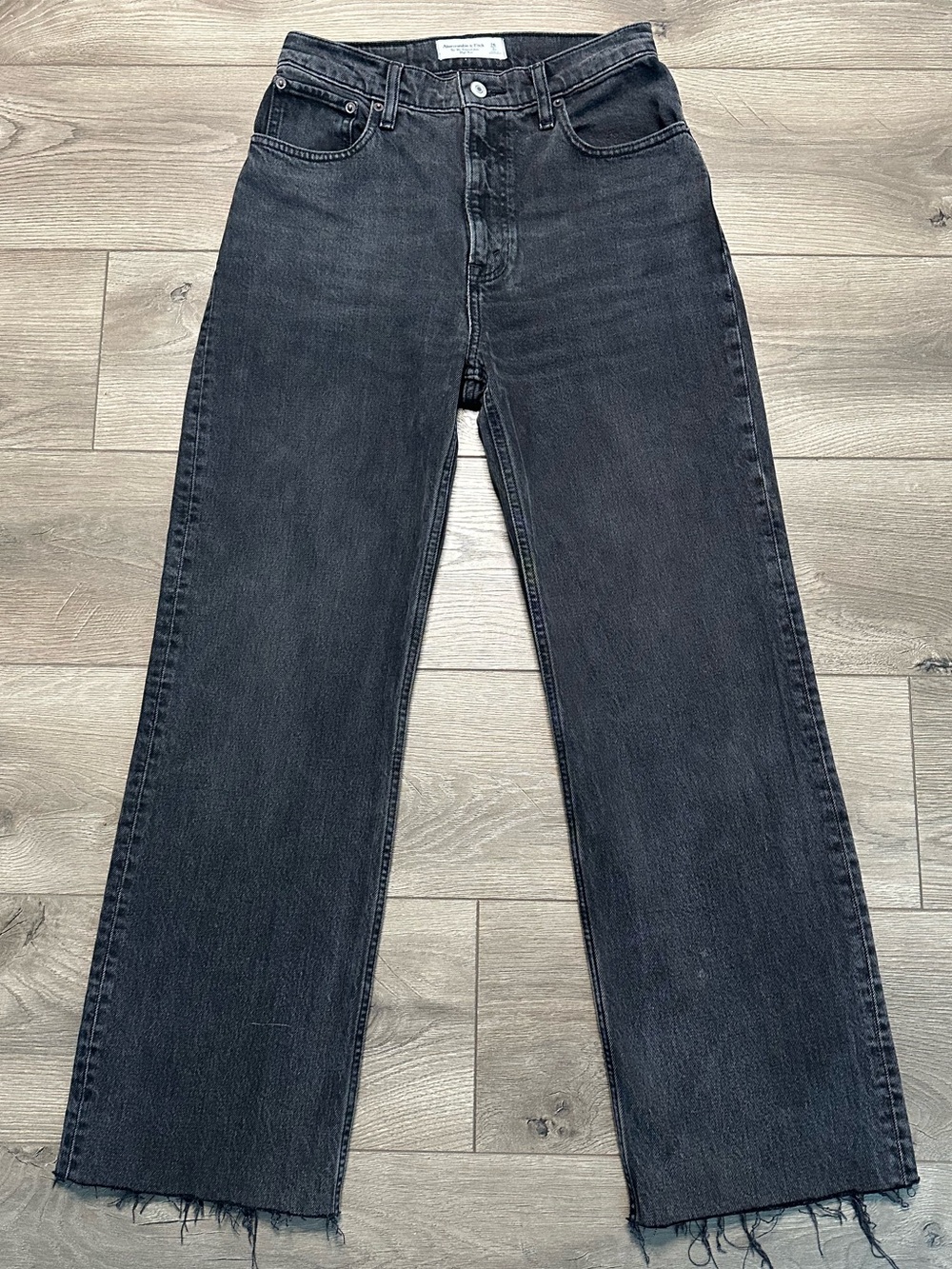 Abercrombie & Fitch The 90’s Relaxed High Rise Black Frayed Jeans Size 26 Short